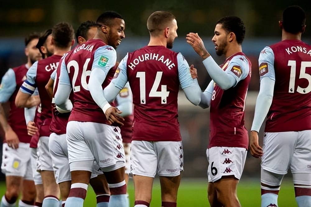 世界杯预热海报里没有C罗遭质疑，FIFA删除原海报改“怀旧”（预热海报未见C罗惹质疑，FIFA删原图改发怀旧版）