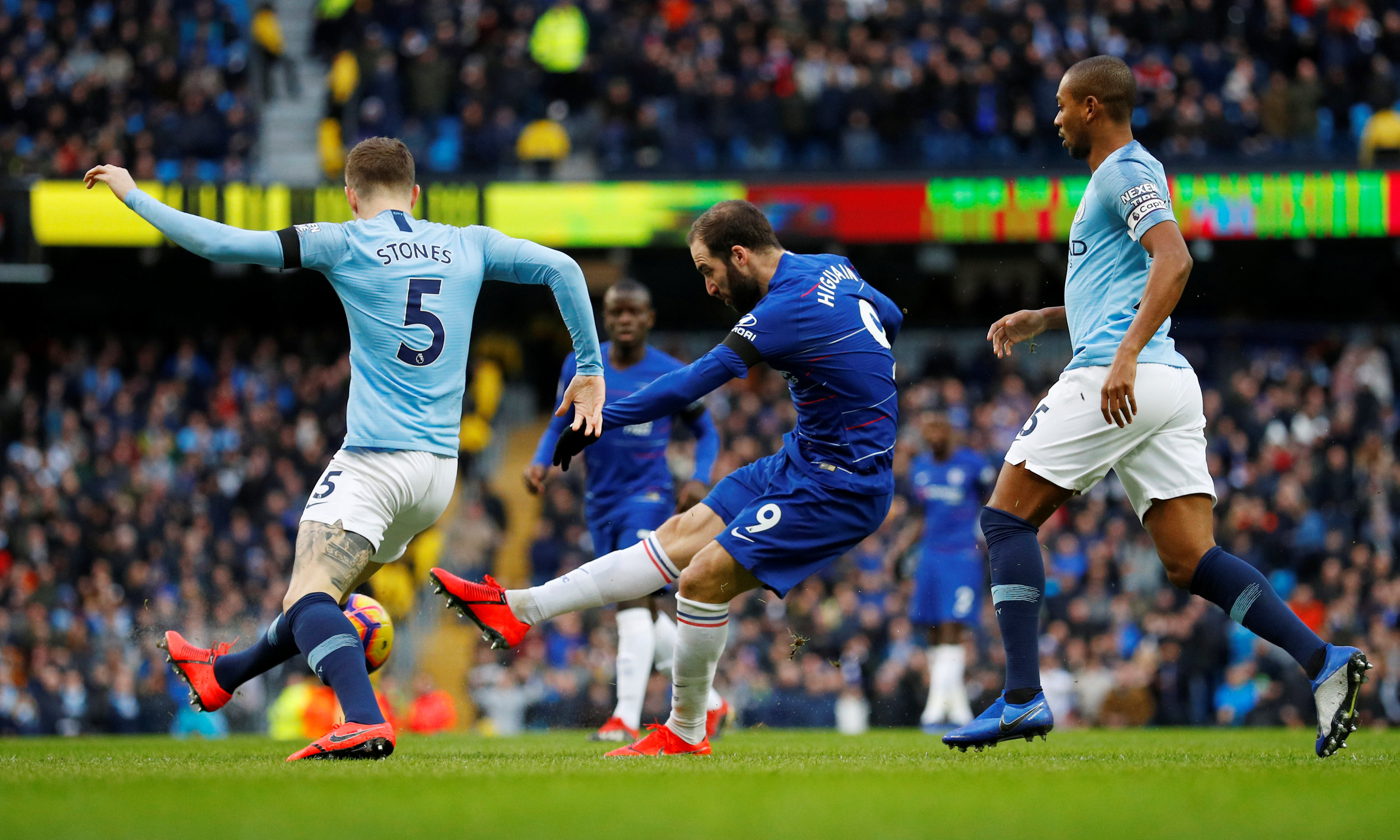 西甲半场：阿尔马达造险，拉波尔特伤退，毕尔巴鄂0-0马竞（西甲半场战况：阿尔马达屡造杀机，拉波尔特伤退，毕尔巴鄂暂0-0马竞）