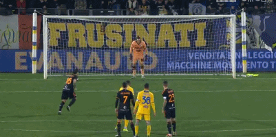 记者：上海申花5名外援以及谢鹏飞和戴伟浚随队出征亚冠客场（记者：申花5外援携谢鹏飞、戴伟浚随队征战亚冠客场）