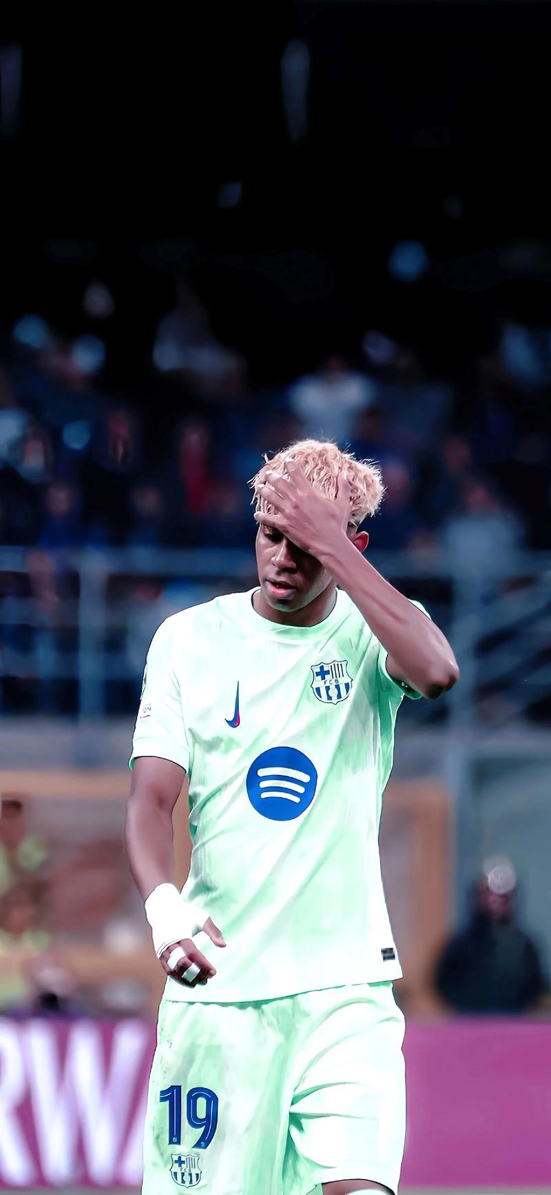 德比迎来关键胜利，米兰升至意甲积分榜第二（德比战告捷，米兰跃居意甲第二）