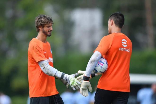 17岁张本美和太难了！总决赛首轮又战王曼昱 采访直言想多打一场（17岁张本美和再遇王曼昱！总决赛首轮艰难，采访直言希望多打一场）