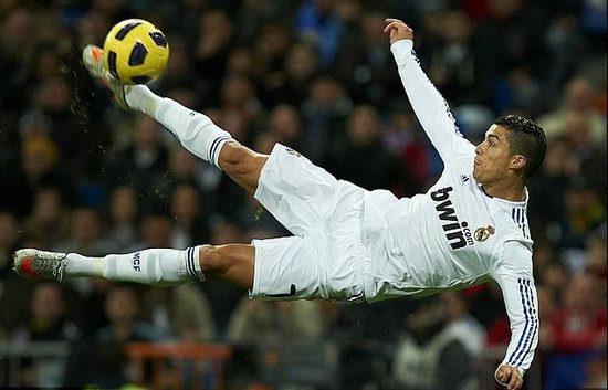 本世纪德甲戴帽数前10：莱万384场16次第1，凯恩76场10次第3（德甲本世纪帽子戏法前十：莱万384场16次居首，凯恩76场10次第三）