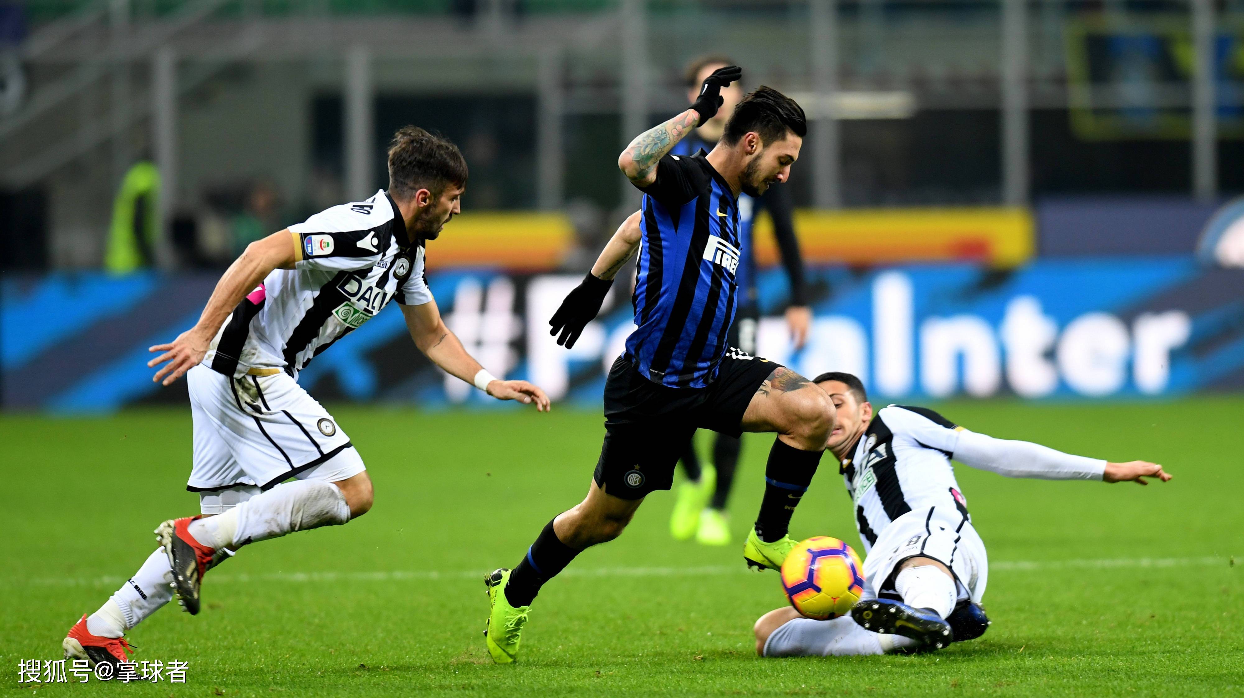 记者：里尔18岁中场布阿迪的团队否认球员与巴黎的转会传闻（记者：里尔18岁中场布阿迪团队驳斥与巴黎转会传闻）