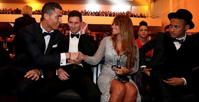 每体：巴萨仍未对莱万做决定，在关注小蜘蛛、凯恩、吉拉西等（每体：巴萨尚未对莱万作出定夺，持续关注小蜘蛛、凯恩、吉拉西等）