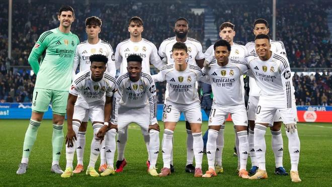 西甲：巴萨客场2-2战平塞维利亚（西甲：巴萨做客与塞维利亚2-2握手言和）