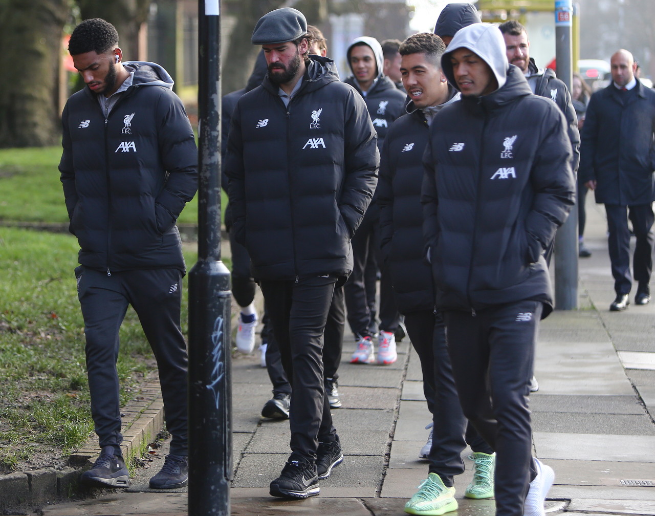 麦迪逊被担架抬出球场，弗兰克：看起来是重伤，这很残酷（麦迪逊担架离场，弗兰克：恐为重伤，太残酷）