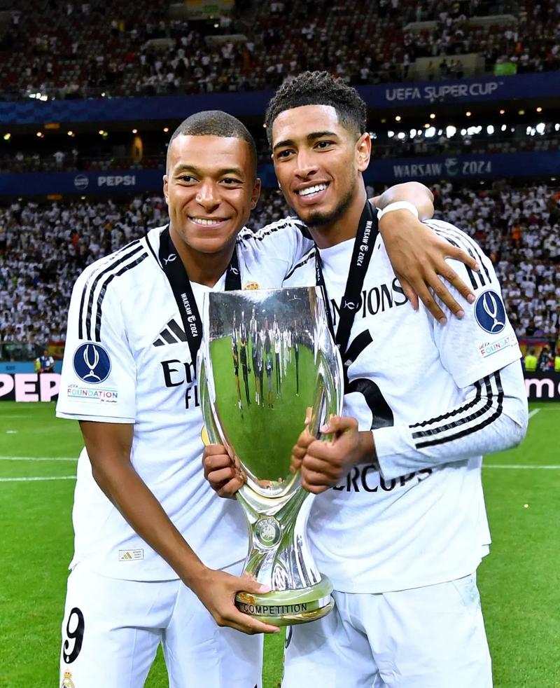 樊振东凭啥圈粉？王涛不教打球教做人，低调中的伟大！（樊振东何以圈粉无数？王涛重做人胜过教球，低调亦显伟大）